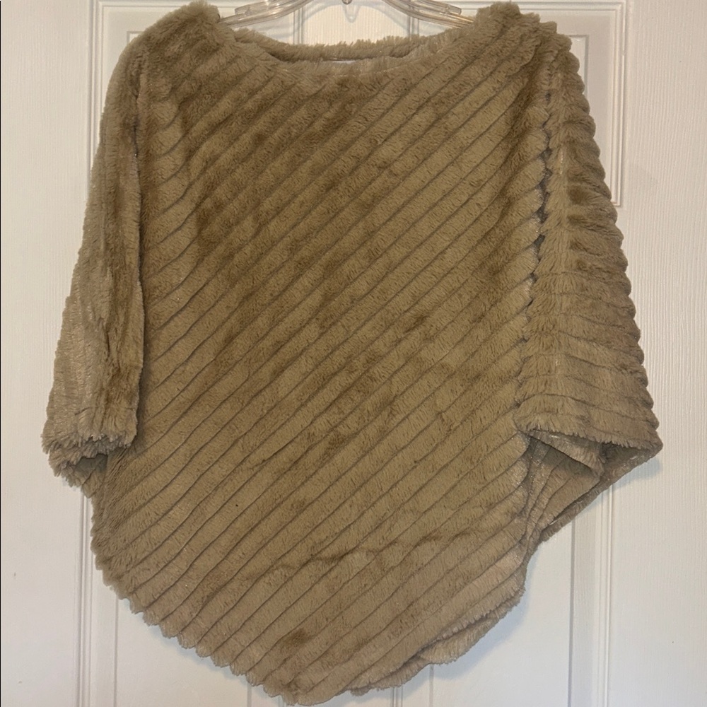 Black Rivet Tan Faux Fur Collar